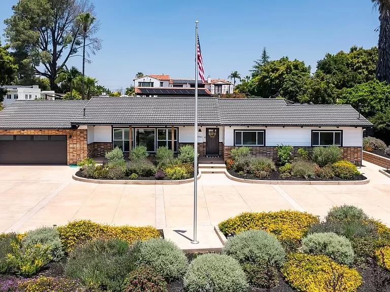 d2bbdc6e a59f 4494 b53d 6b392c51b7ee